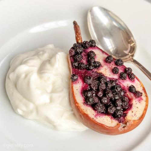Baked Pears and Blueberries with Yogurt