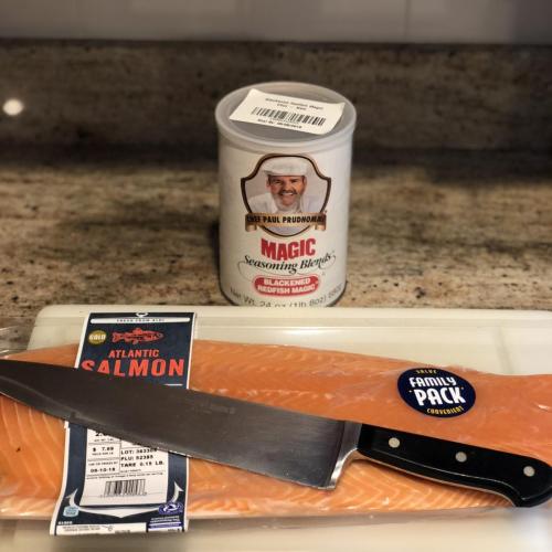Salmon with chef’s knife and blackened seasoning